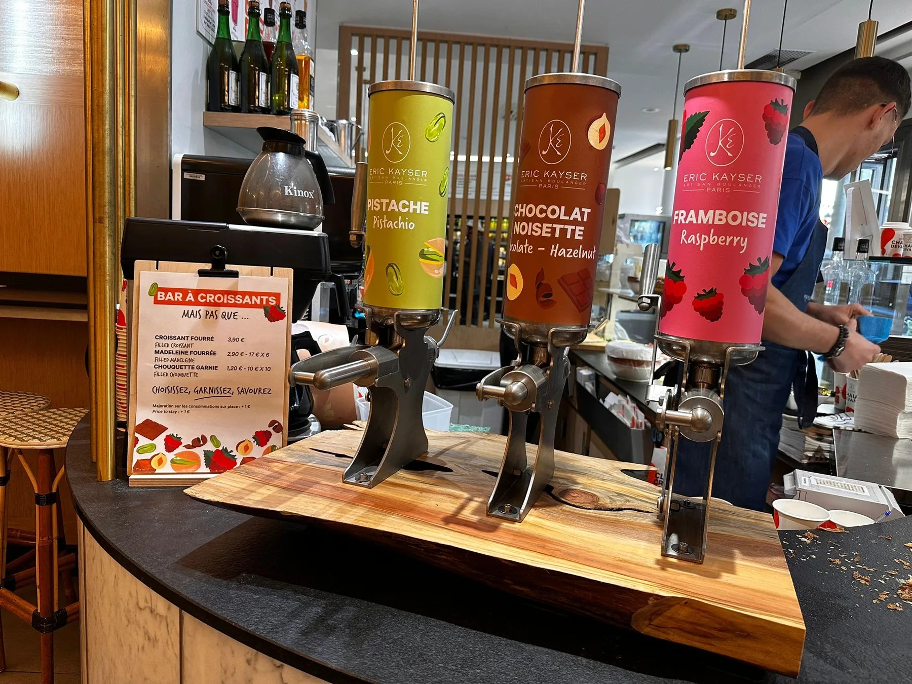 Trois saveurs proposées au comptoir d’une boulangerie